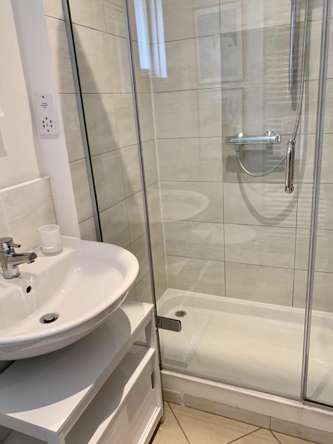Lovely Newly Refurbished Apartment In Battersea 런던 외부 사진